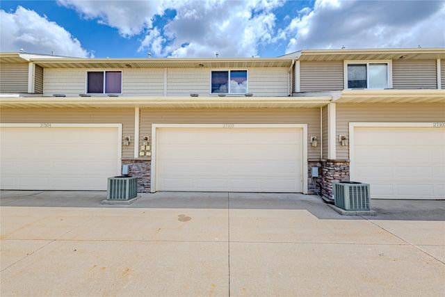 8601 Westown Parkway 27103, West Des Moines, IA 50266