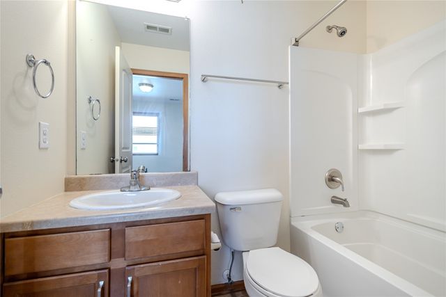 8601 Westown Parkway 27103, West Des Moines, IA 50266
