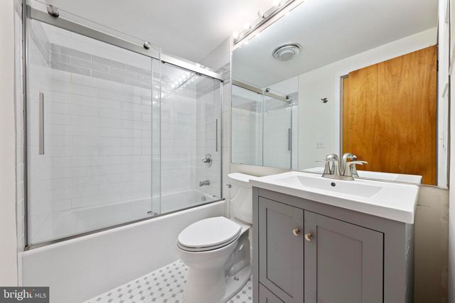 1100 N BAY AVE, Beach Haven, NJ 08008