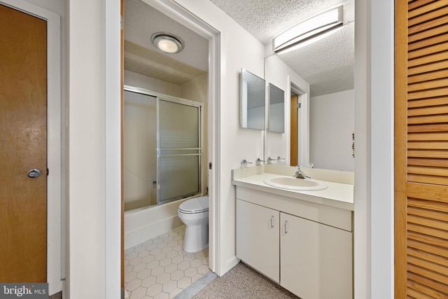 1100 N BAY AVE, Beach Haven, NJ 08008