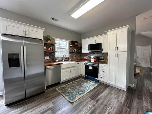 2202 VILLAGE LANE, Calera, AL 35040