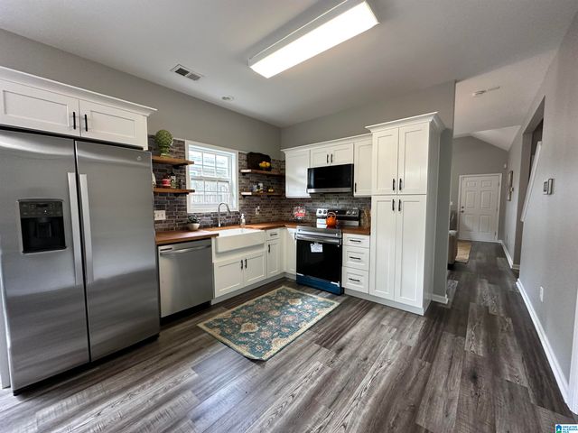 2202 VILLAGE LANE, Calera, AL 35040