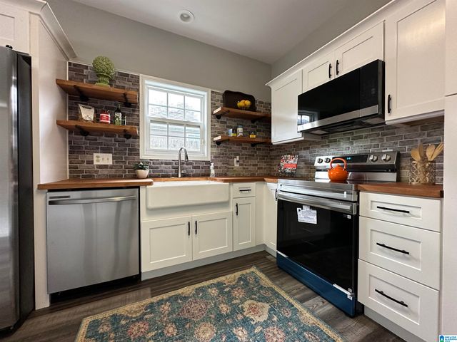 2202 VILLAGE LANE, Calera, AL 35040