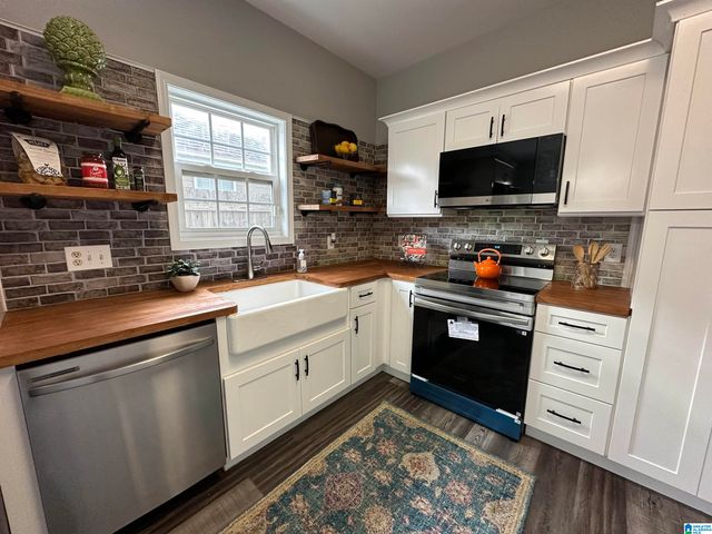 2202 VILLAGE LANE, Calera, AL 35040