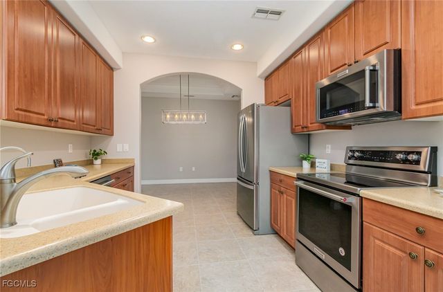 6071 Jonathans Bay CIR 101, Fort Myers, FL 33908