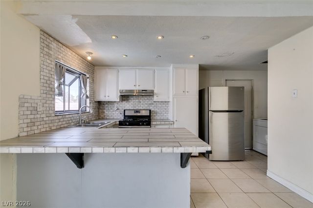 2986 Vegas Valley Drive, Las Vegas, NV 89121