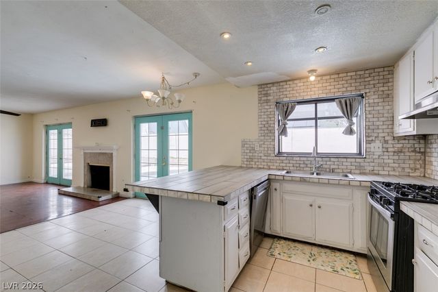 2986 Vegas Valley Drive, Las Vegas, NV 89121