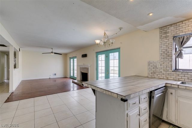 2986 Vegas Valley Drive, Las Vegas, NV 89121