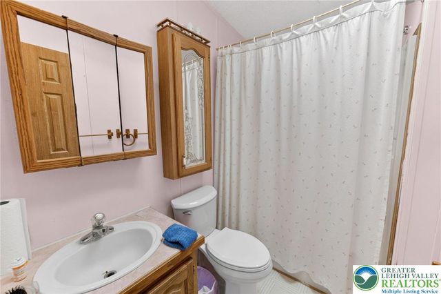 182 Greenbriar Drive South, Bath, PA 18014