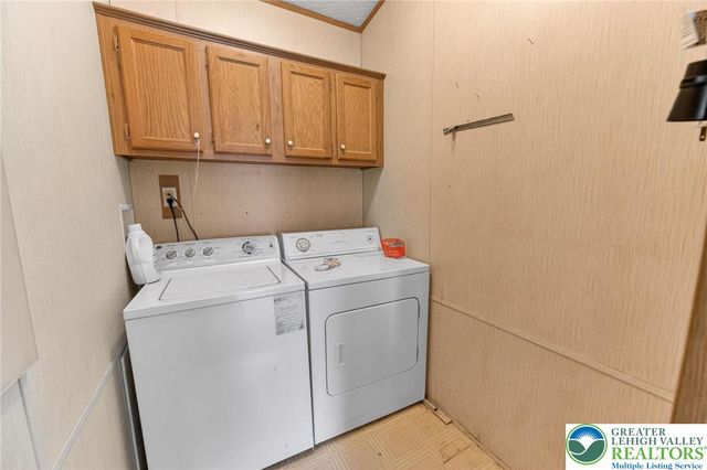 182 Greenbriar Drive South, Bath, PA 18014