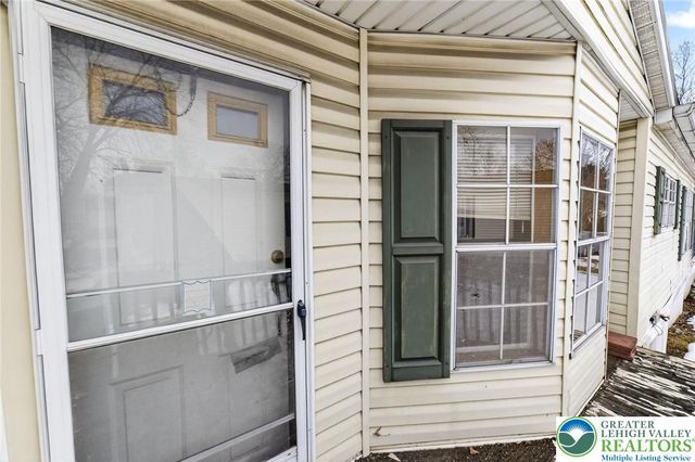 182 Greenbriar Drive South, Bath, PA 18014