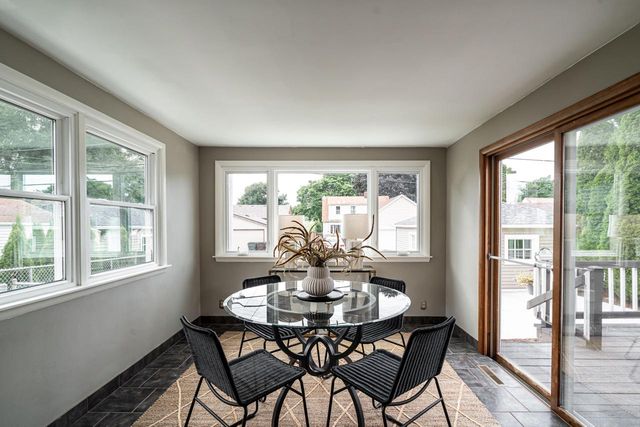 4917 N Mohawk AVENUE, Glendale, WI 53217
