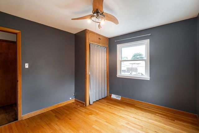 4917 N Mohawk AVENUE, Glendale, WI 53217