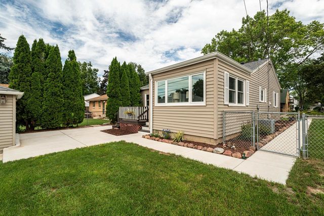 4917 N Mohawk AVENUE, Glendale, WI 53217