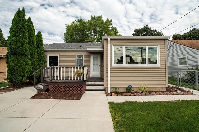 4917 N Mohawk AVENUE, Glendale, WI 53217