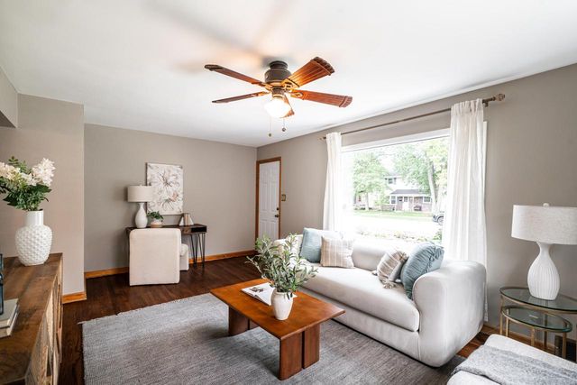 4917 N Mohawk AVENUE, Glendale, WI 53217
