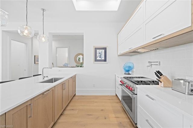 201 8th St S 310, Naples, FL 34102