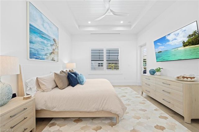 201 8th St S 310, Naples, FL 34102
