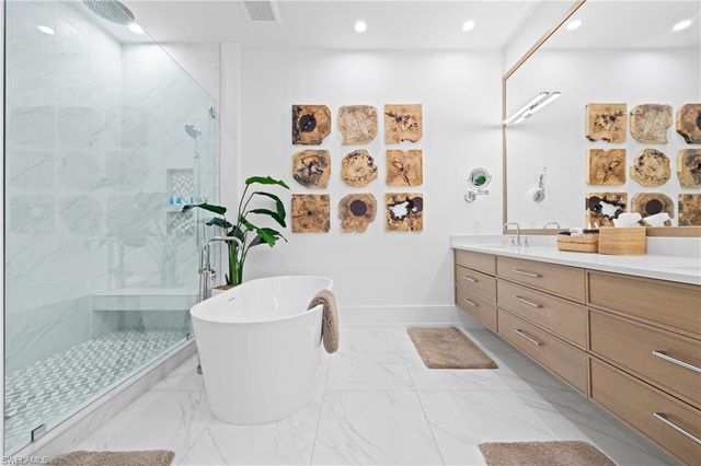 201 8th St S 310, Naples, FL 34102