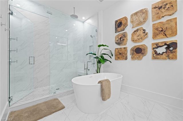 201 8th St S 310, Naples, FL 34102