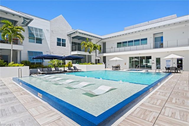 201 8th St S 310, Naples, FL 34102