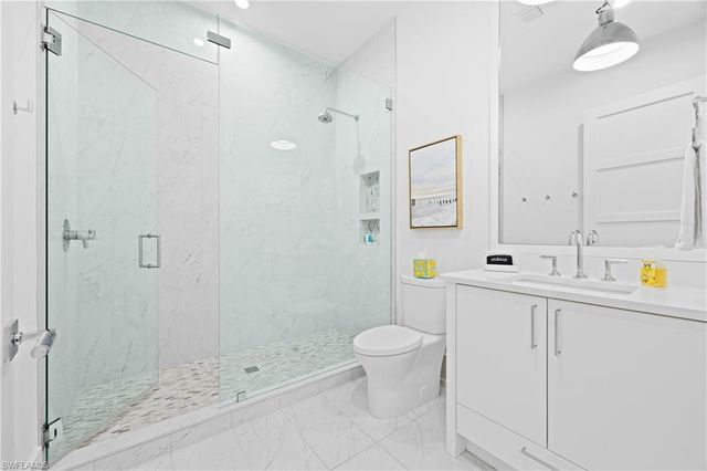 201 8th St S 310, Naples, FL 34102