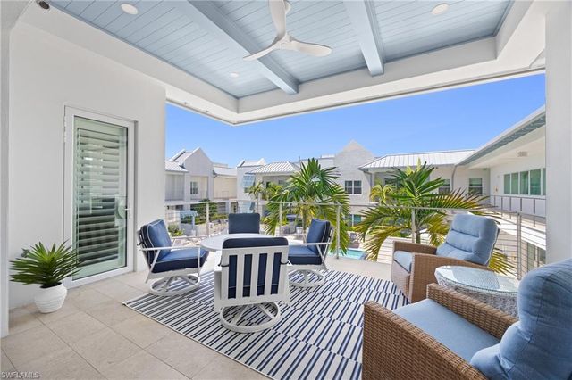 201 8th St S 310, Naples, FL 34102