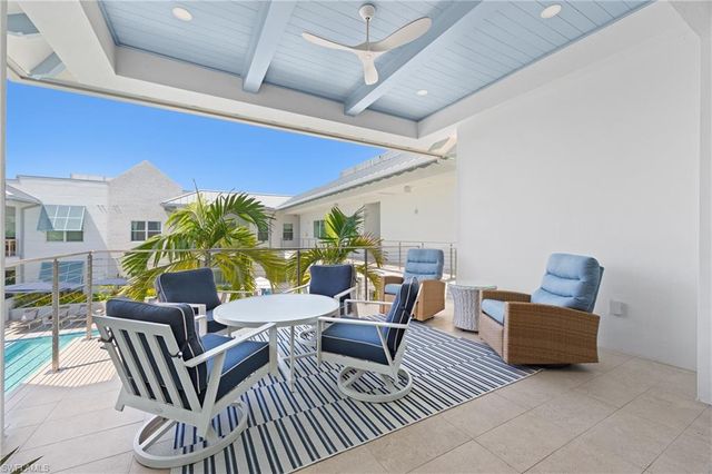 201 8th St S 310, Naples, FL 34102