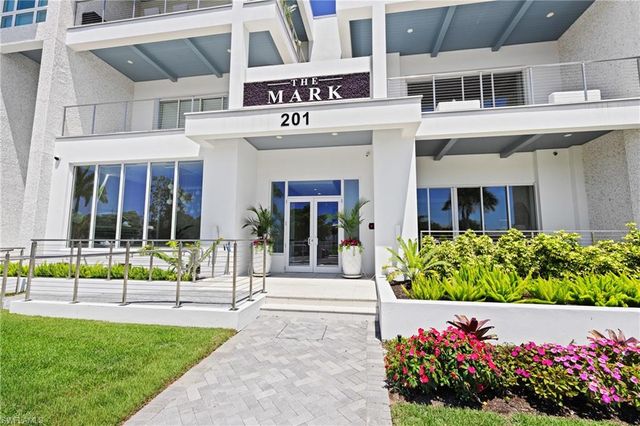 201 8th St S 310, Naples, FL 34102