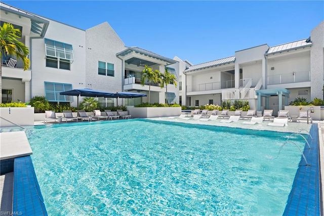 201 8th St S 310, Naples, FL 34102