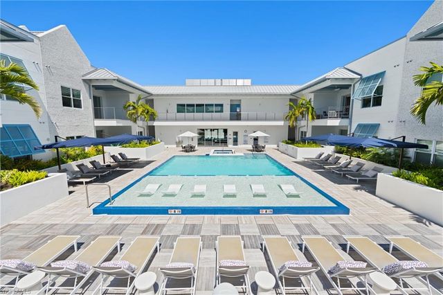 201 8th St S 310, Naples, FL 34102