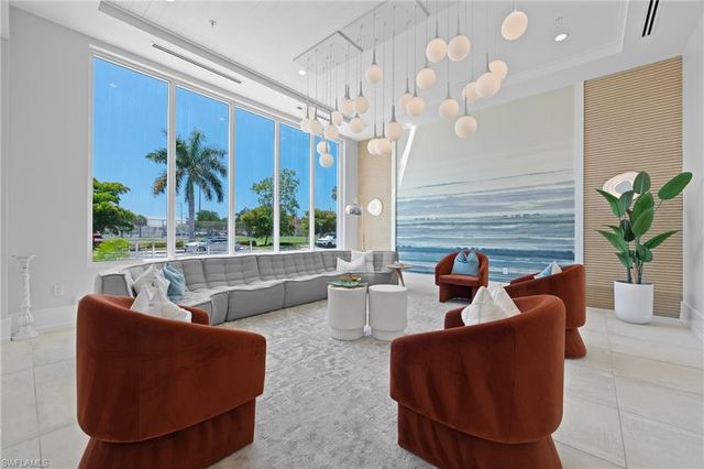 201 8th St S 310, Naples, FL 34102