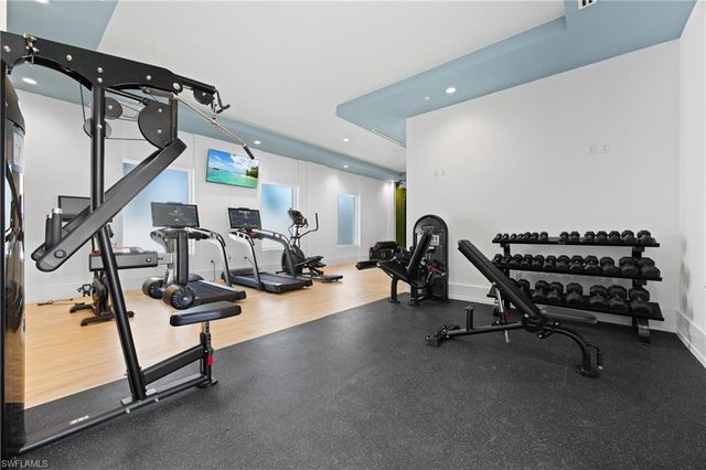 201 8th St S 310, Naples, FL 34102