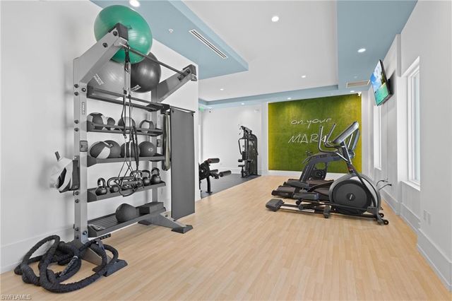 201 8th St S 310, Naples, FL 34102