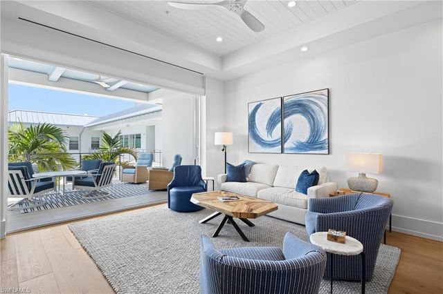 201 8th St S 310, Naples, FL 34102