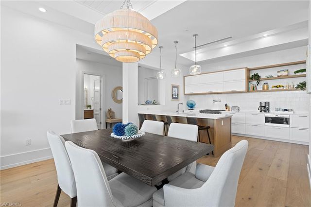 201 8th St S 310, Naples, FL 34102