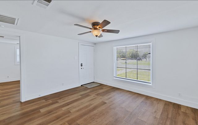 530 2nd Street, Grand Prairie, TX 75051