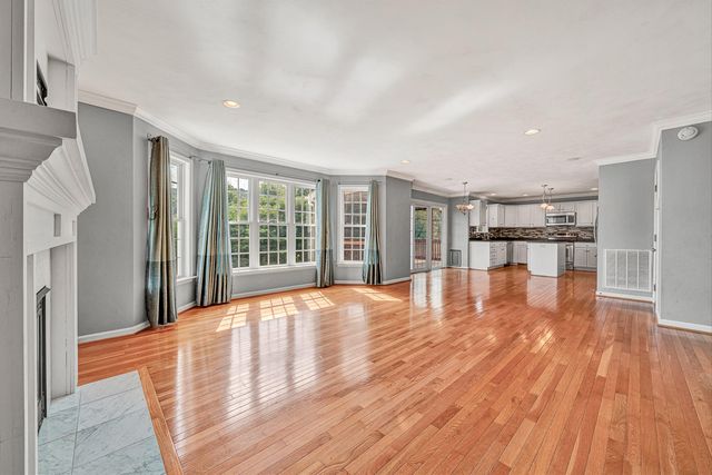 6316 Sandhurst DR, Roanoke, VA 24018