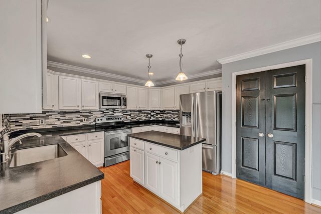 6316 Sandhurst DR, Roanoke, VA 24018