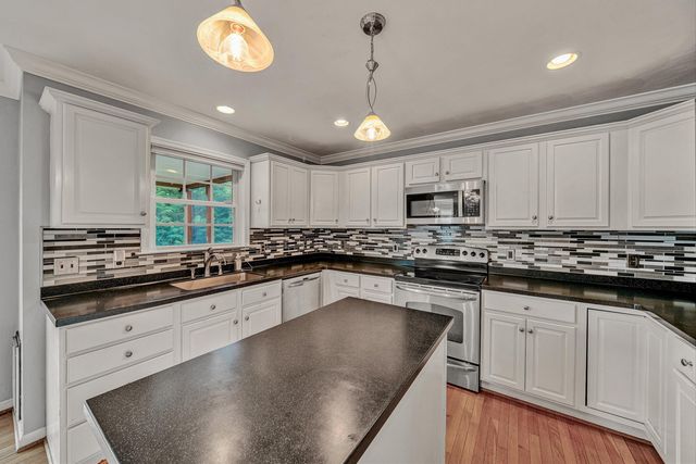 6316 Sandhurst DR, Roanoke, VA 24018