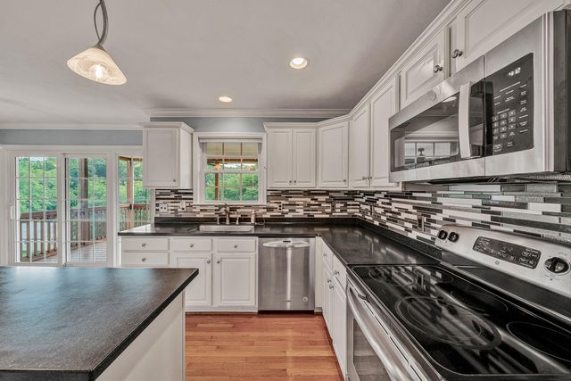 6316 Sandhurst DR, Roanoke, VA 24018