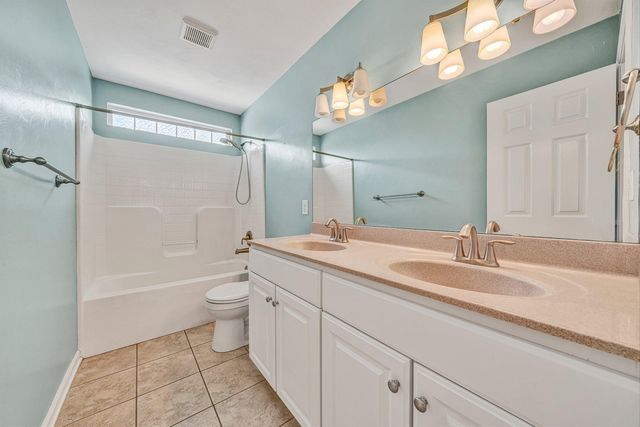 6316 Sandhurst DR, Roanoke, VA 24018