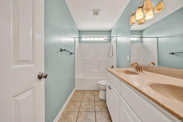 6316 Sandhurst DR, Roanoke, VA 24018