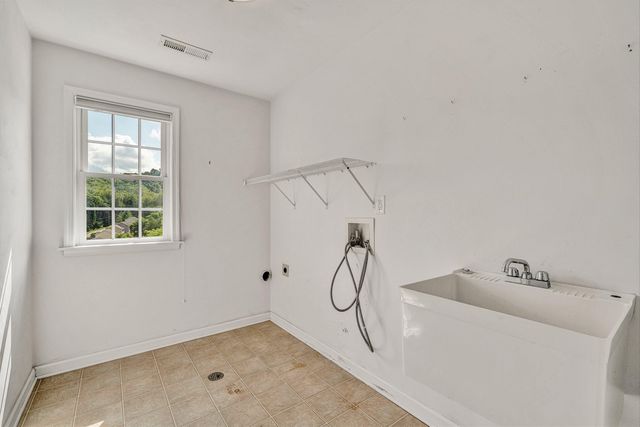 6316 Sandhurst DR, Roanoke, VA 24018