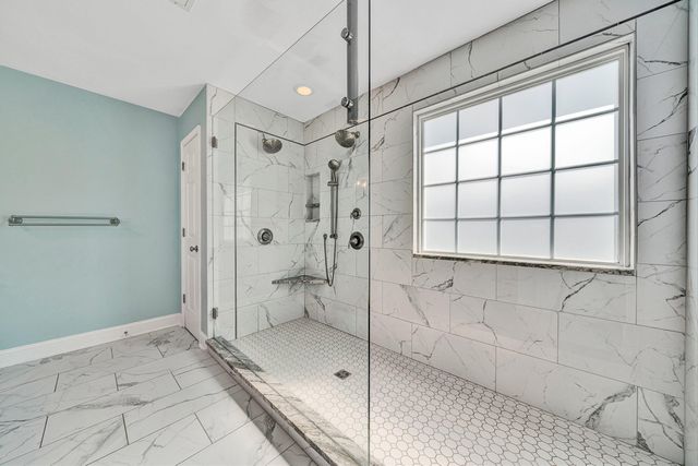 6316 Sandhurst DR, Roanoke, VA 24018