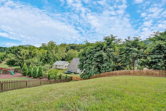 6316 Sandhurst DR, Roanoke, VA 24018