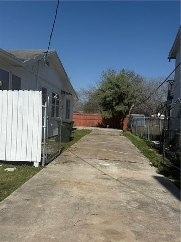 1816 Elizabeth St, Corpus Christi, TX 78404