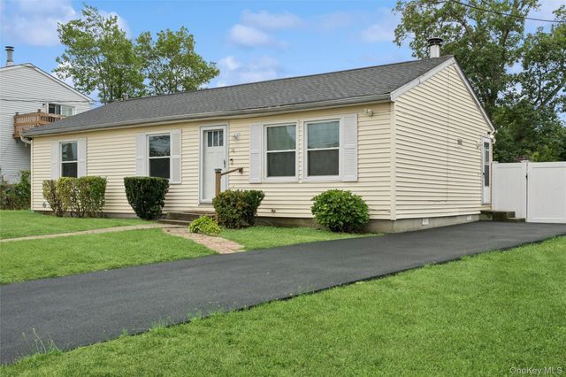 16 Arlington Avenue, Wyandanch, NY 11798