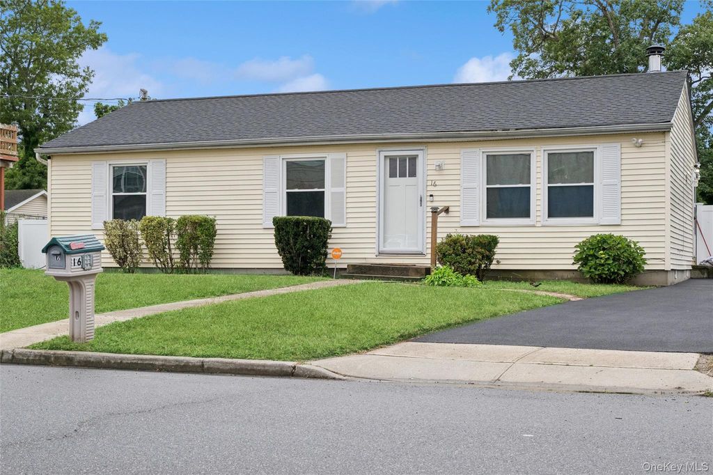 16 Arlington Avenue, Wyandanch, NY 11798