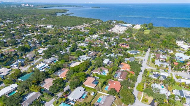 7500 SW 175th St, Palmetto Bay, FL 33157